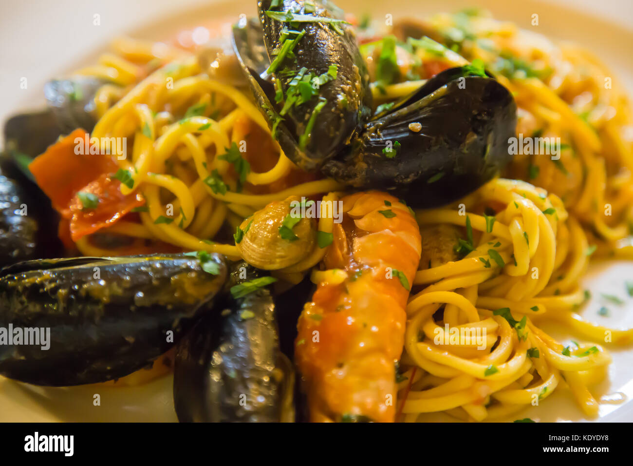 Tonnarelli with mussels, clams and prawns Stock Photo Alamy