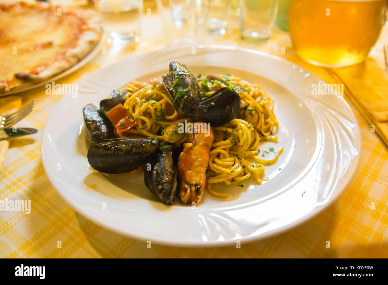 Tonnarelli with mussels, clams and prawns Stock Photo Alamy