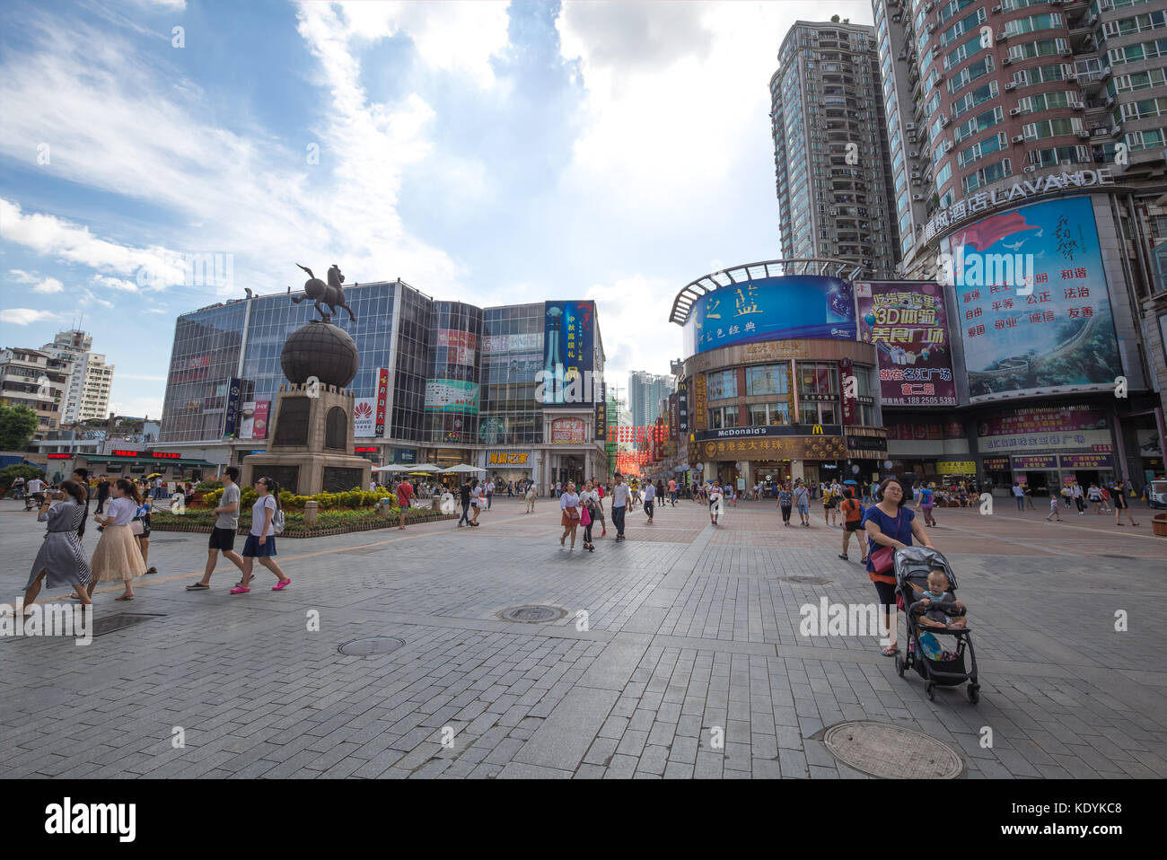 Chinese New Year carnival launched in Guangzhou Tianhe CBD_