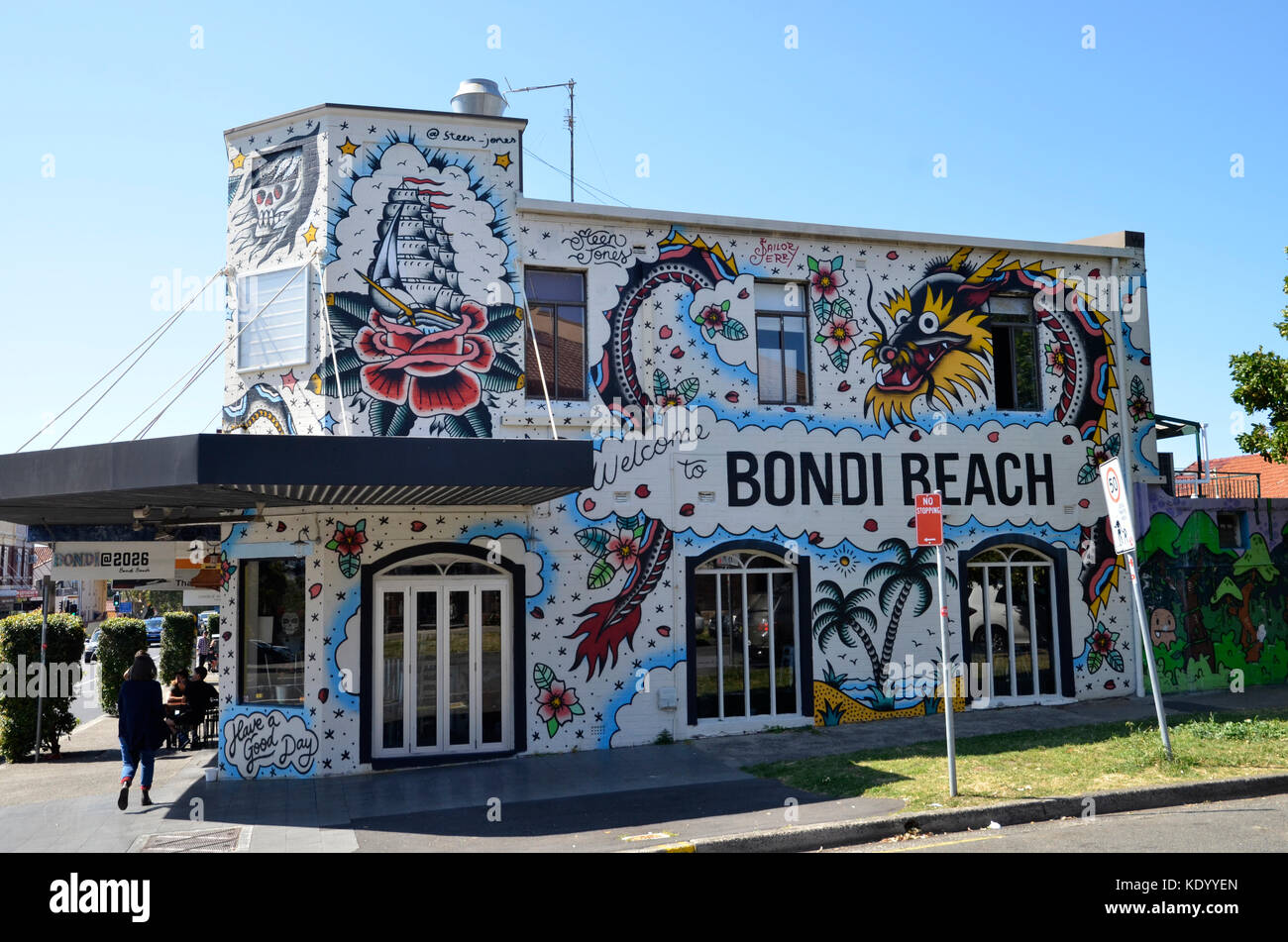Street art on a café in Bondi, Sydney welcoming visitors to Bondi Beach Stock Photo