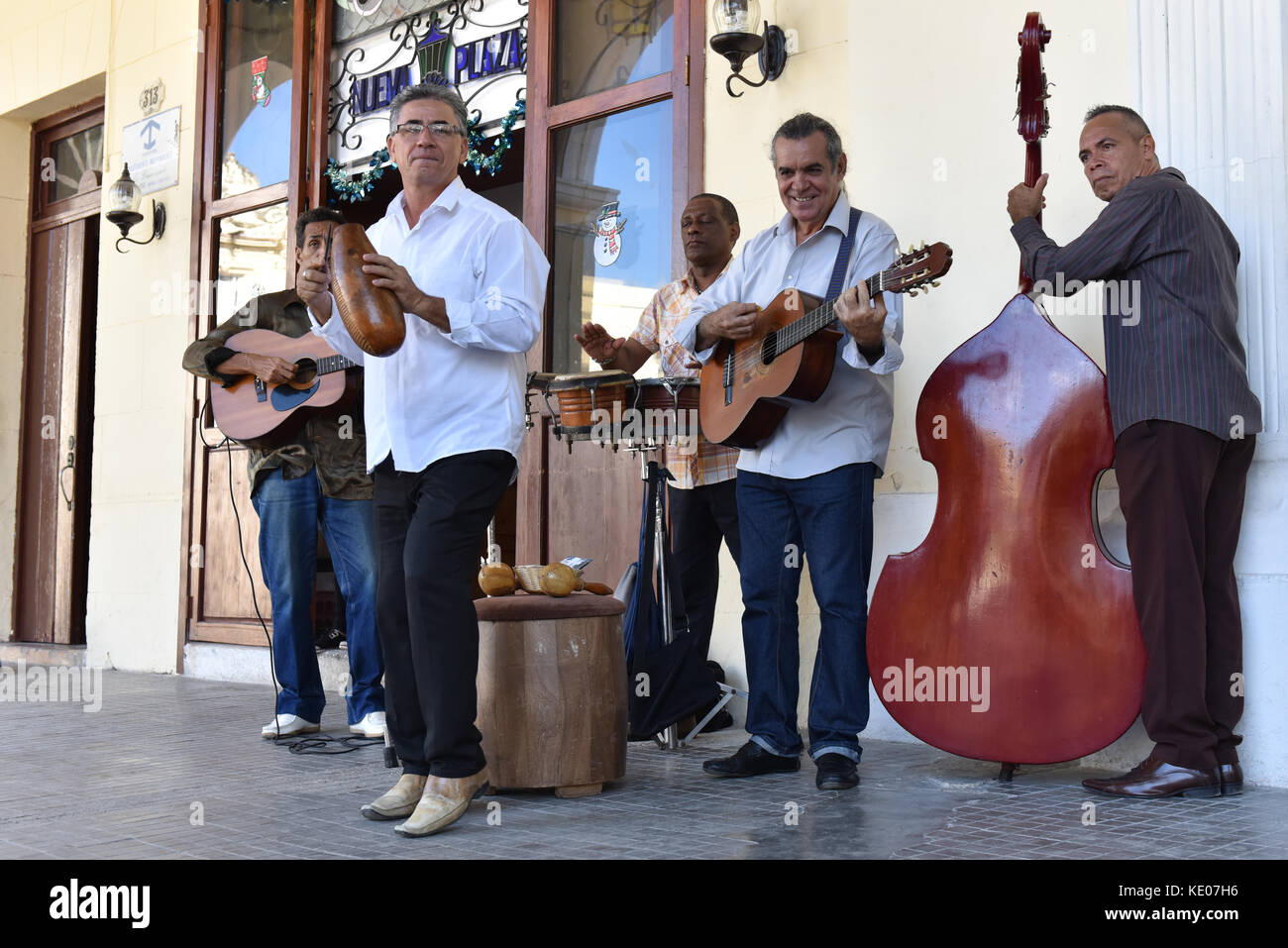 Cuban band playing music Havana Vieja Cuba Stock Photo - Alamy