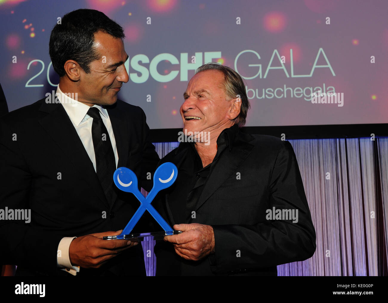 The actor Erol Sander (L) and his laudator Fritz Wepper celebrate the award 'Genießer des Jahres 2018' (lit. 'Connoisseur of the year 2018') during the 20th Busche Gala at the 'Rocco Forte', the Charles Hotel in Munich, Germany, 16 October 2017. The Busche Publishing House with it's 'Schlemmer Atlas und Schlummer Atlas' honour exceptional people for their special contributions to the hotel industry and gastronomy. Photo: Ursula Düren/dpa Stock Photo