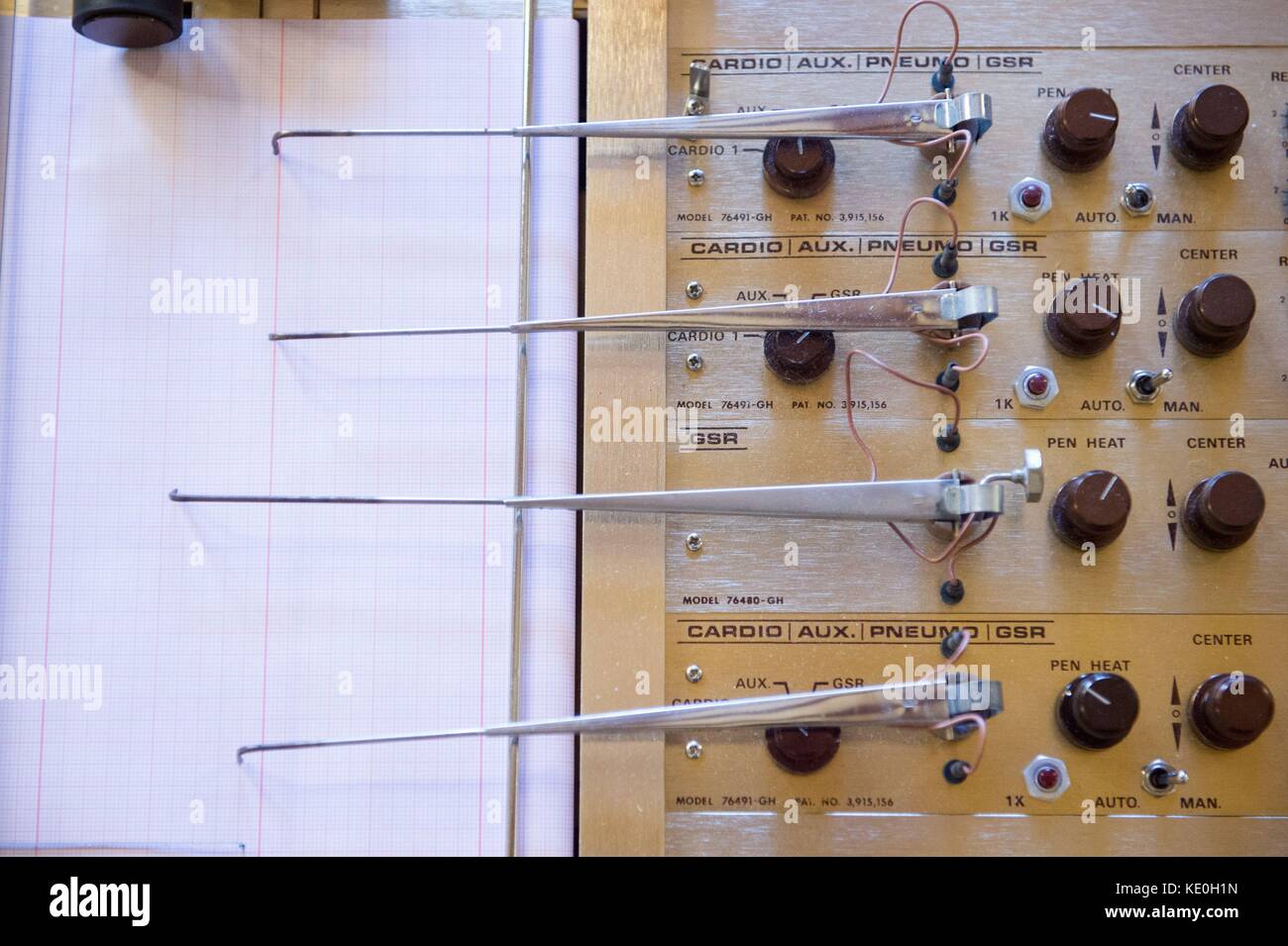 Bautzen, Germany. 17th Oct, 2017. A polygraph can be seen before the start of a trial at the district court in Bautzen, Germany, 17 October 2017. The district court will utilize a polygraph, also called a lie detector, for a trial concerning child abuse. Credit: Sebastian Kahnert/dpa-Zentralbild/dpa/Alamy Live News Stock Photo