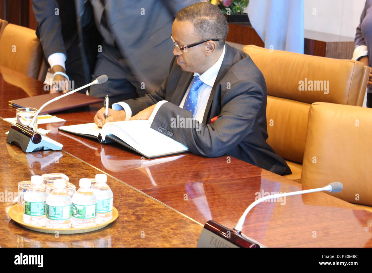 UN, New York, USA.17th Oct, 2017. Somalia's Minister of State Abdullahi Hamud Mohamed met UN Sec-Gen Antonio Guterres after the deadly bombing in Mogadishu. Photo: Matthew Russell Lee / Inner City Press Credit: Matthew Russell Lee/Alamy Live News Stock Photo