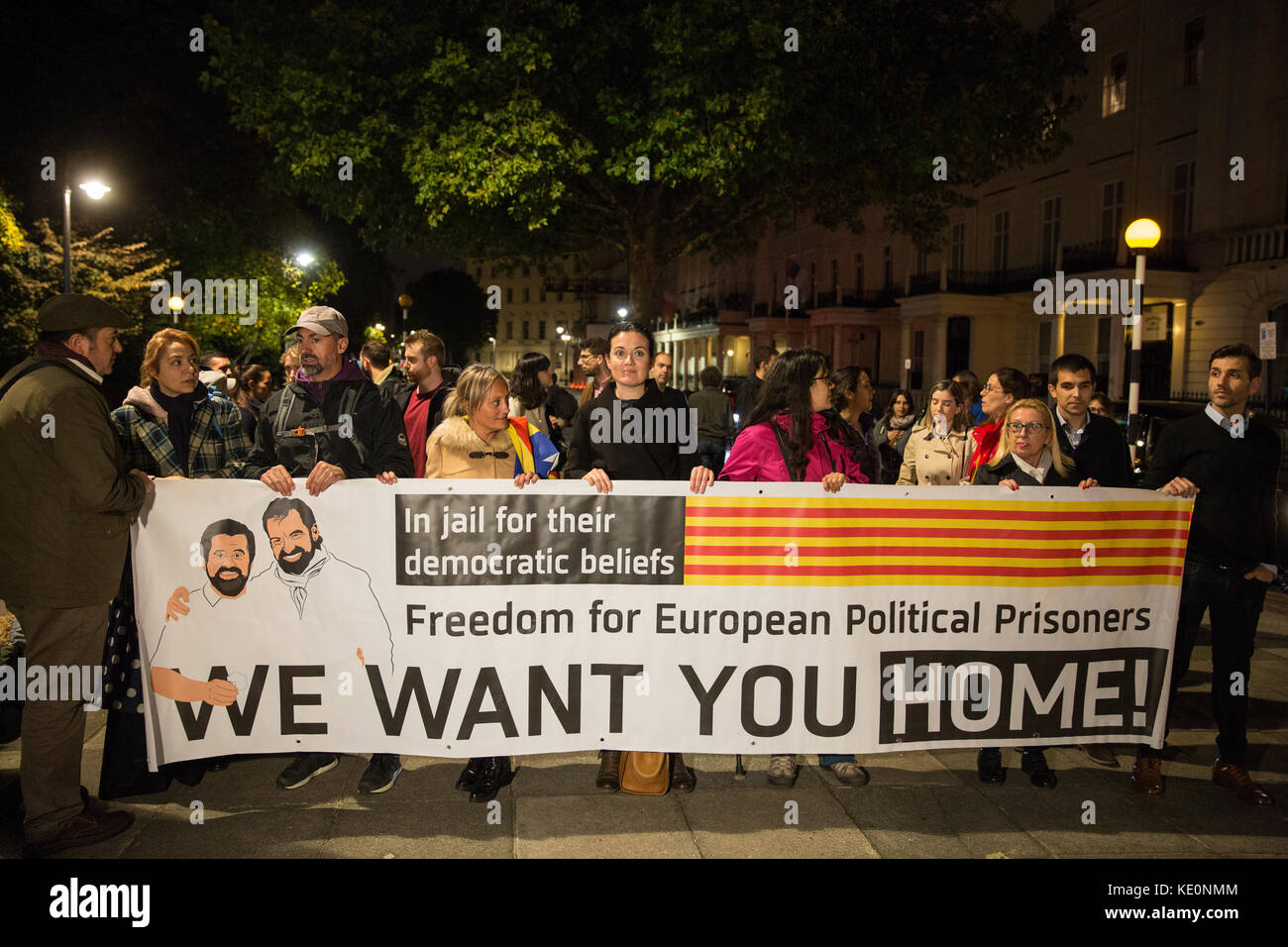 London, UK. 17th October, 2017. Catalans protest outside the Spanish embassy in Belgrave Square against the arrests and jailing yesterday of Jordi Cuixart and Jordi Sànchez, leaders of the Catalan National Assembly (ANC) and independence group Omnium by the Spanish authorities. Spain's High Court has ordered that the pair be held without bail pending an investigation for alleged sedition. Credit: Mark Kerrison/Alamy Live News Stock Photo