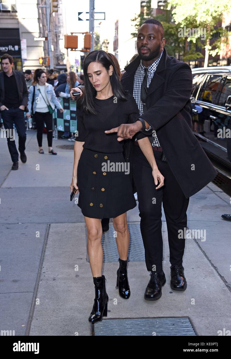 Jennifer Connelly Street Style  Jennifer connelly, Fashion, Star fashion