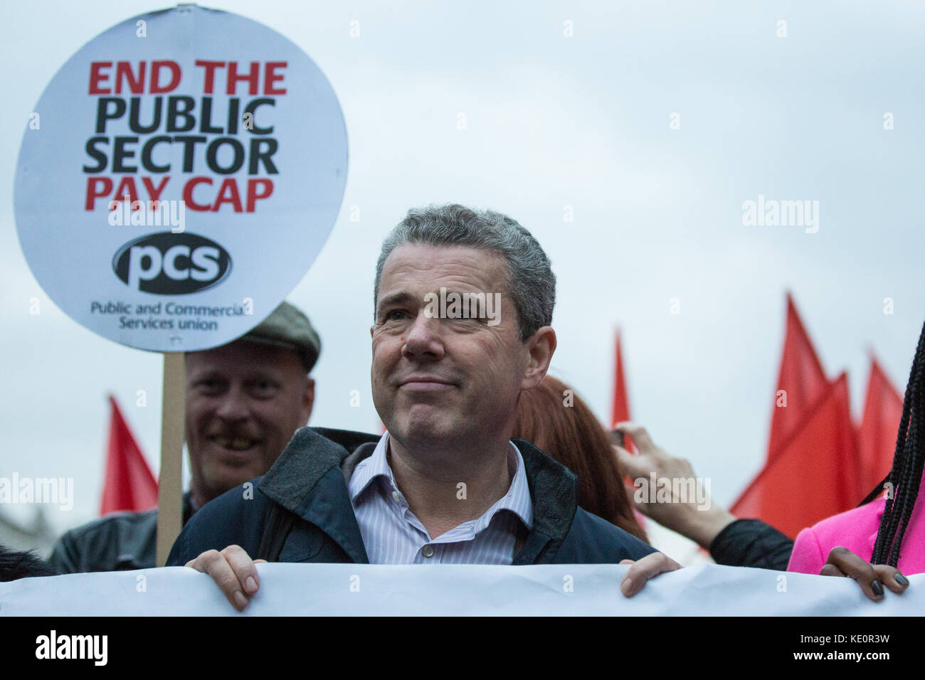 London, UK. 17th Oct, 2017. Mark Serwotka, General Secretary of the Public and Commercial Services Union (PCS), marches with trade union members to a TUC rally for fair pay for public servants in Parliament Square. Many trade union members had previously met their MPs to lobby for the same purpose. Credit: Mark Kerrison/Alamy Live News Stock Photo