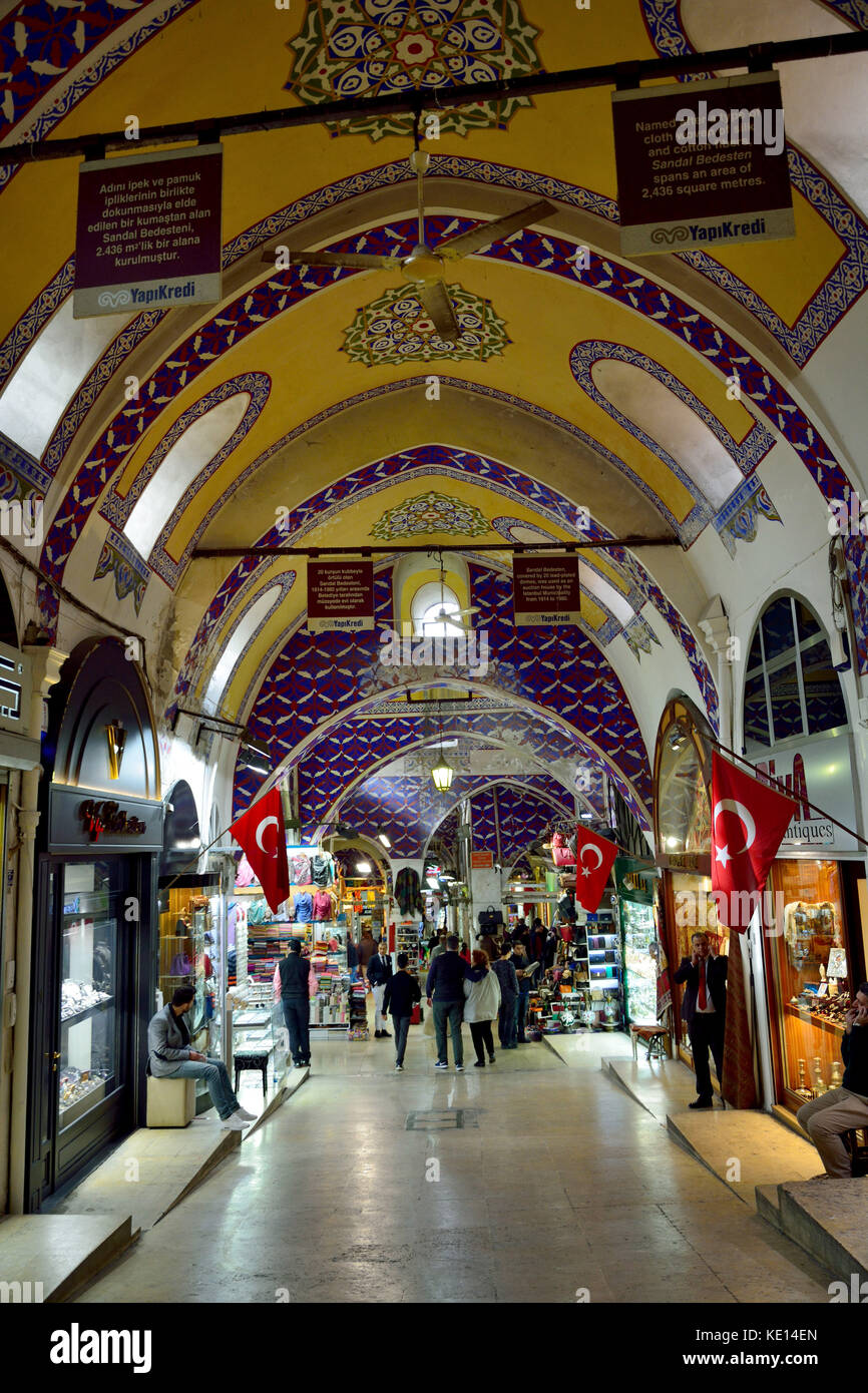 Premium Photo  Istanbul, turkey - september 08, 2014: the grand bazaar is  one of the largest and oldest covered markets in the world on september 08,  2014 in istanbul, turkey.