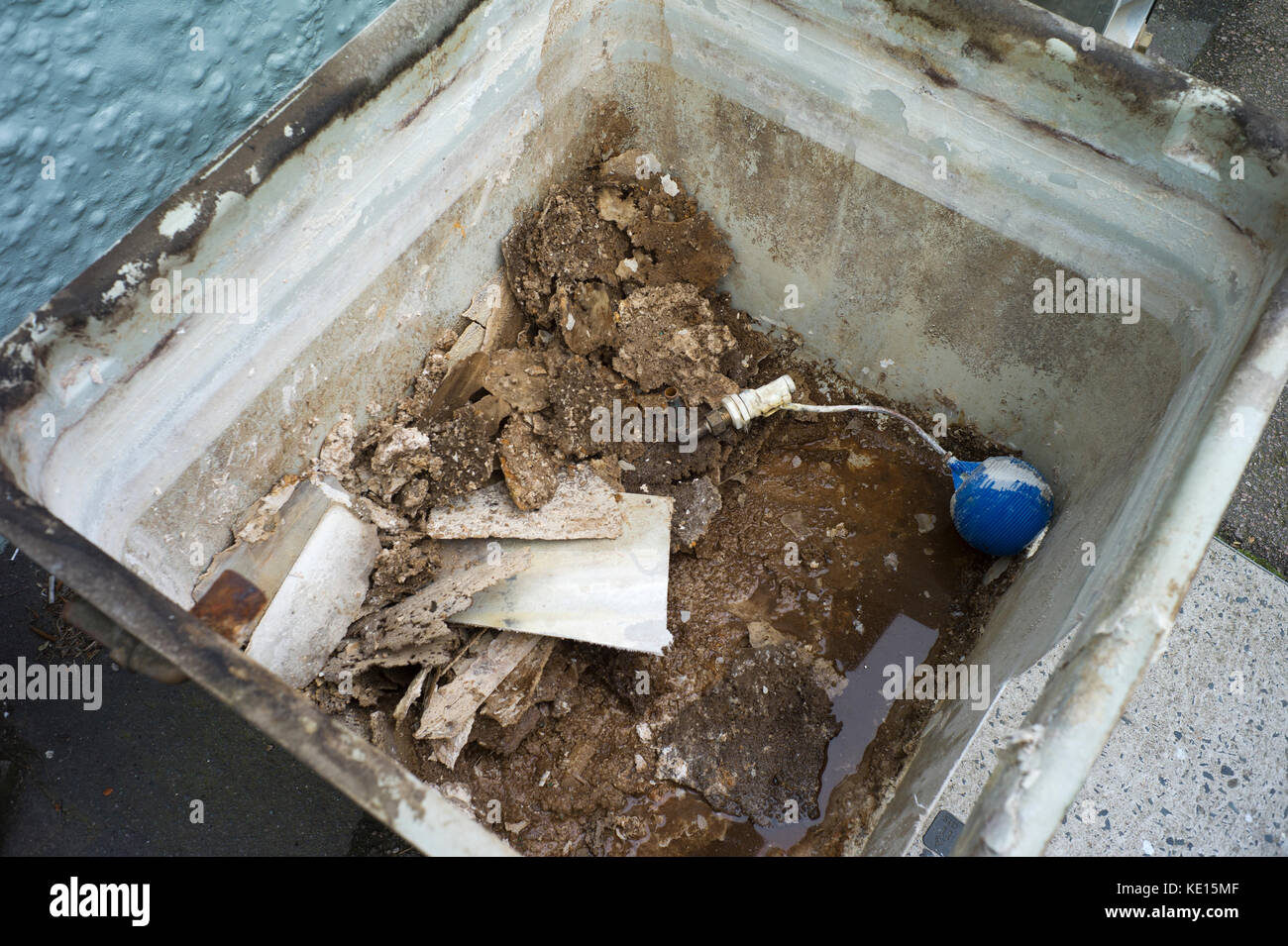 Limescale in watertank, Thaxted Essex,England. Oct 2017 Stock Photo Alamy
