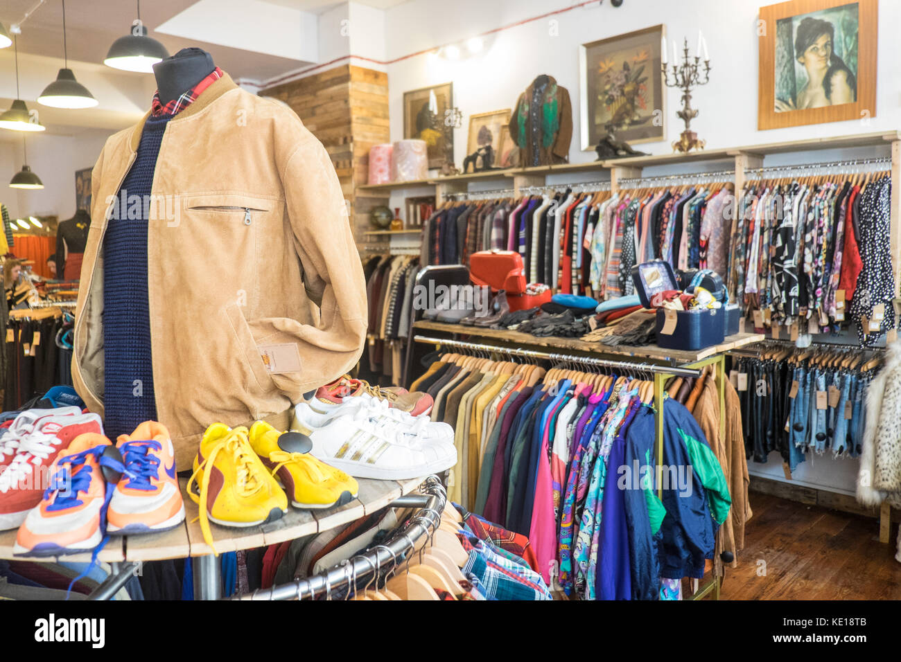 Vintage,retro,clothing,at, Pop Boutique,83,Bold  Street,Liverpool,city,Merseyside,England,Britain,British,GB,UK,U.K.,Europe  Stock Photo - Alamy