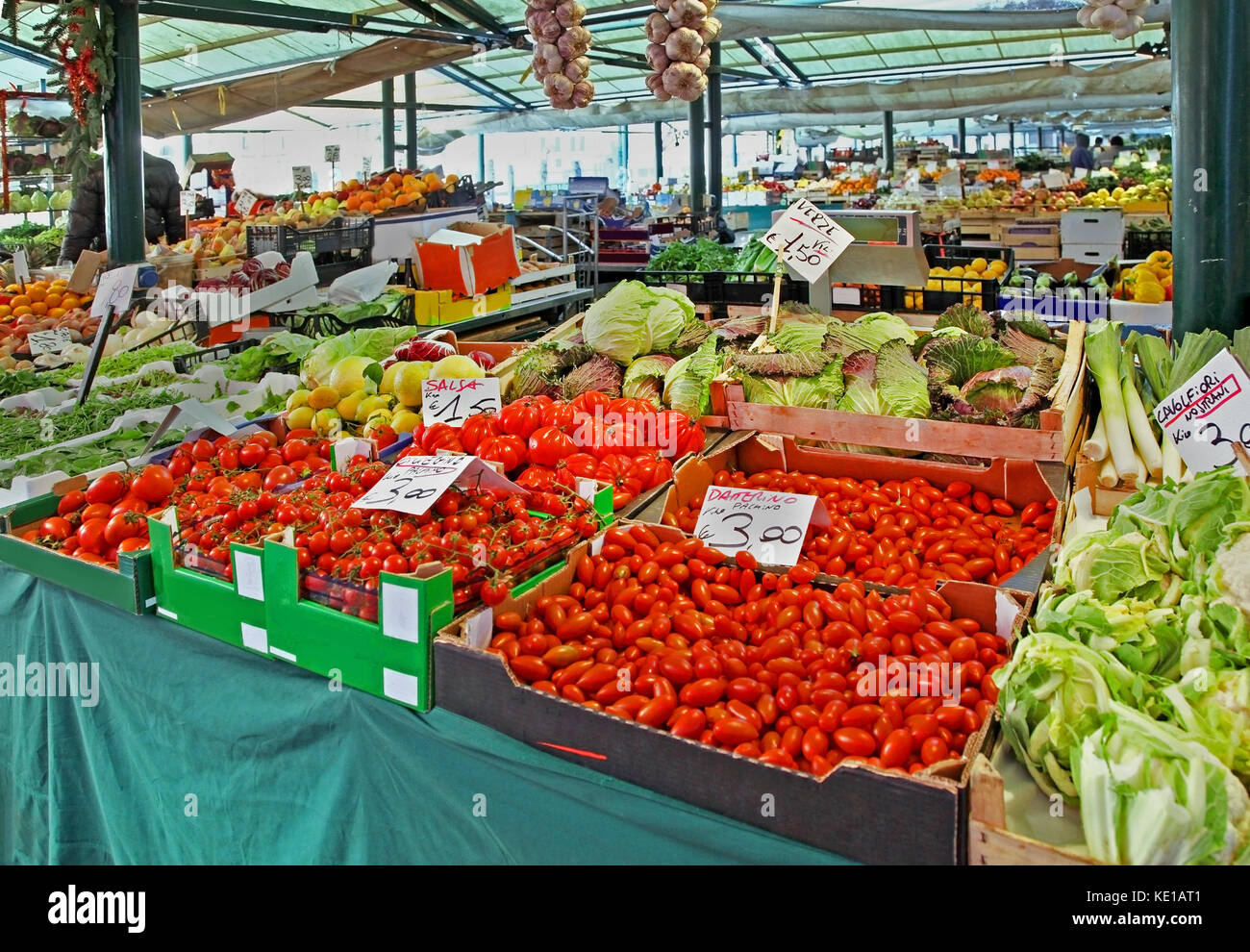 Outdoor food market hi-res stock photography and images - Alamy