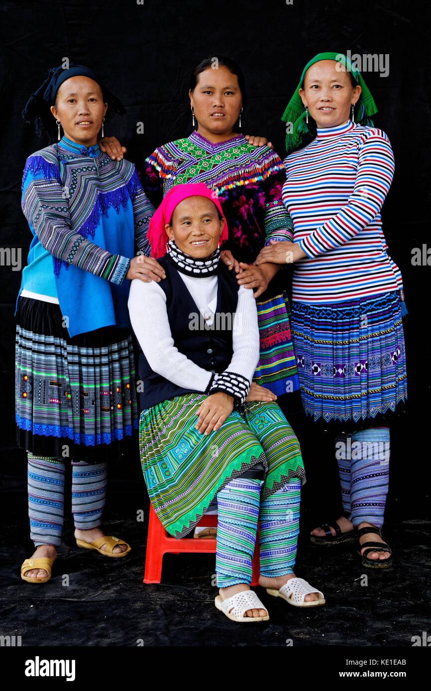 Hmong family hi-res stock photography and images - Alamy