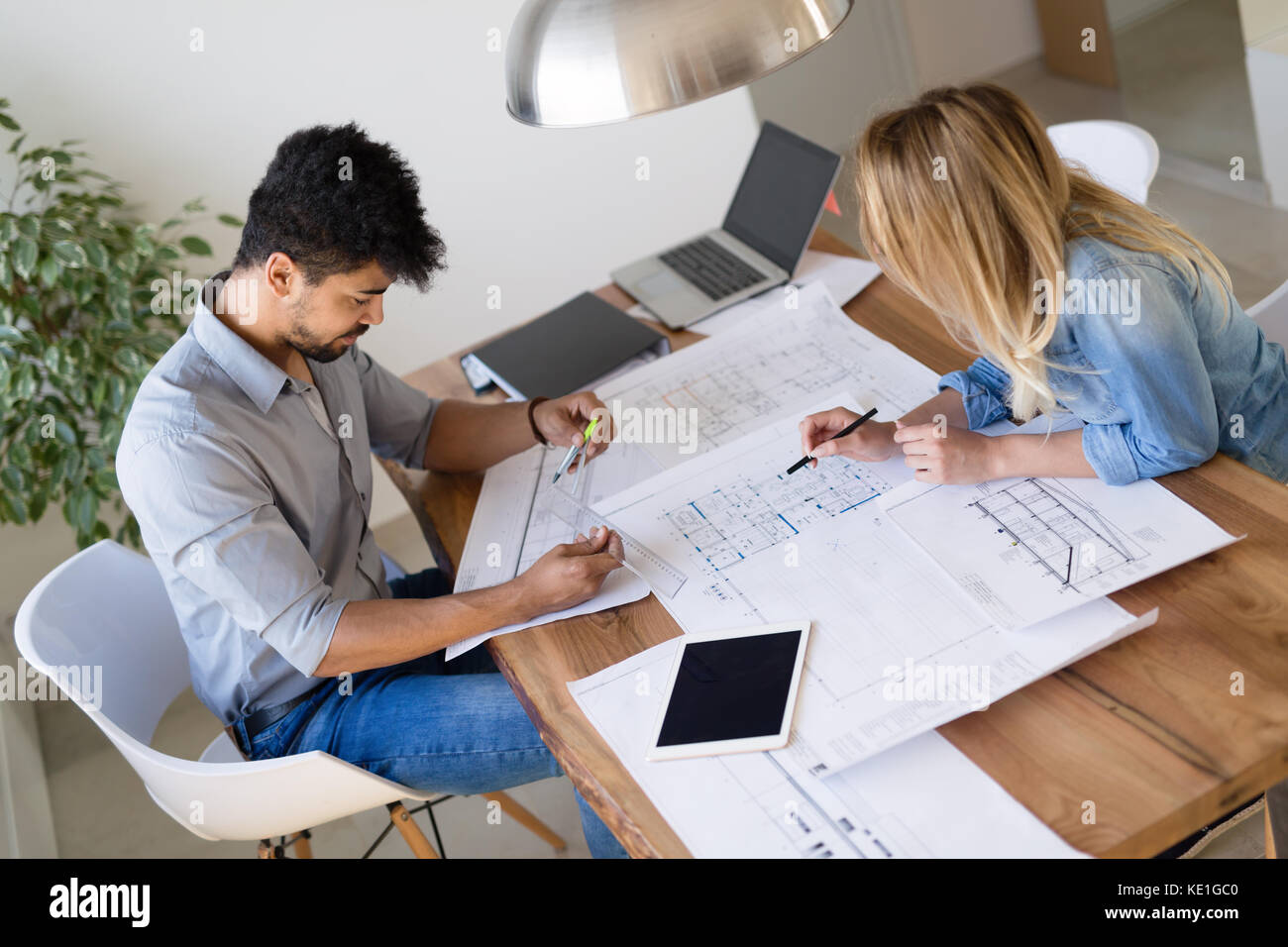 Office coworkers in business meeting discussing project plans Stock ...