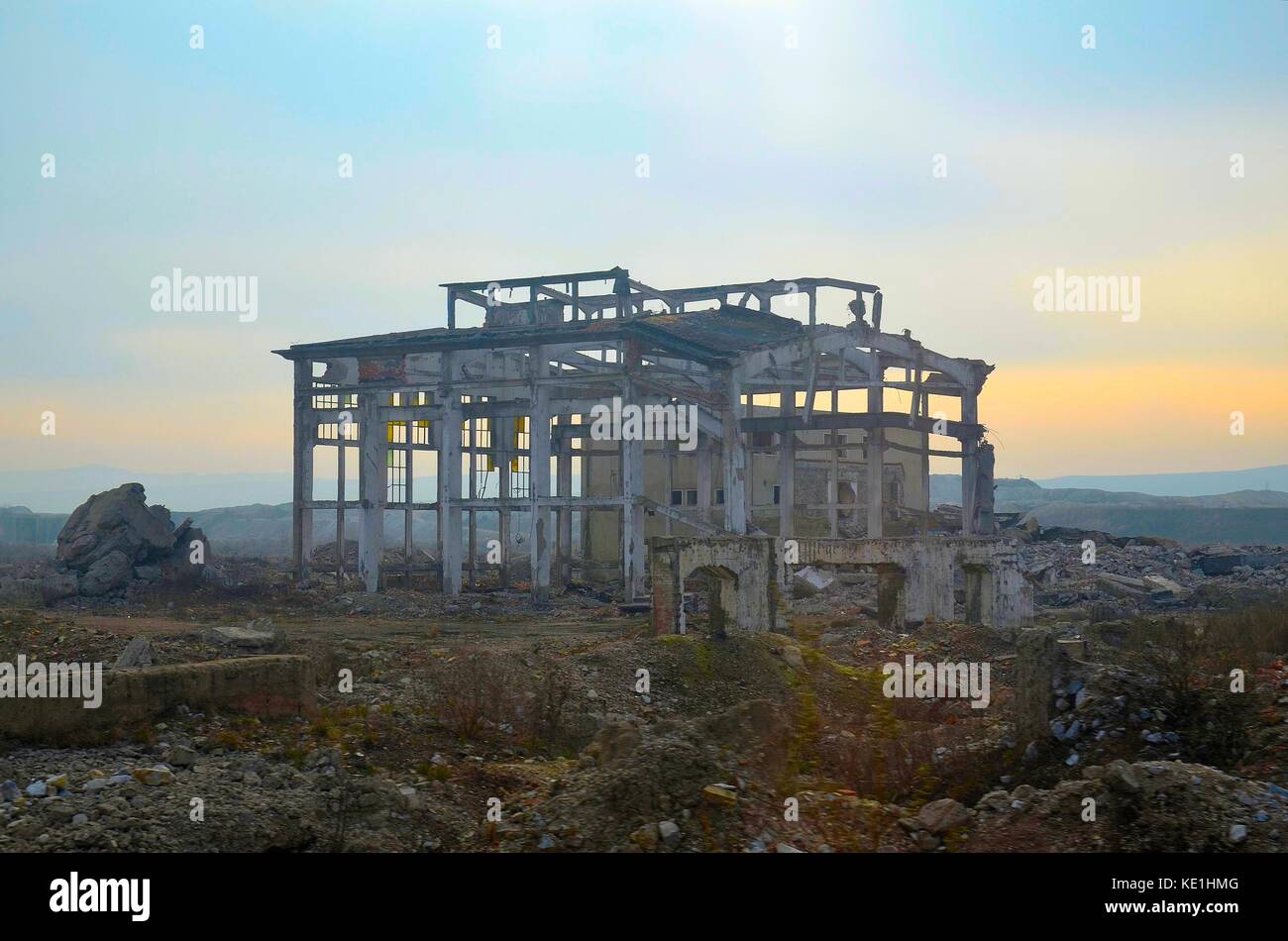 Târnăveni, Rumänien: Ruinenlandschaft um das ehemalige Chemiekombinat Stock Photo