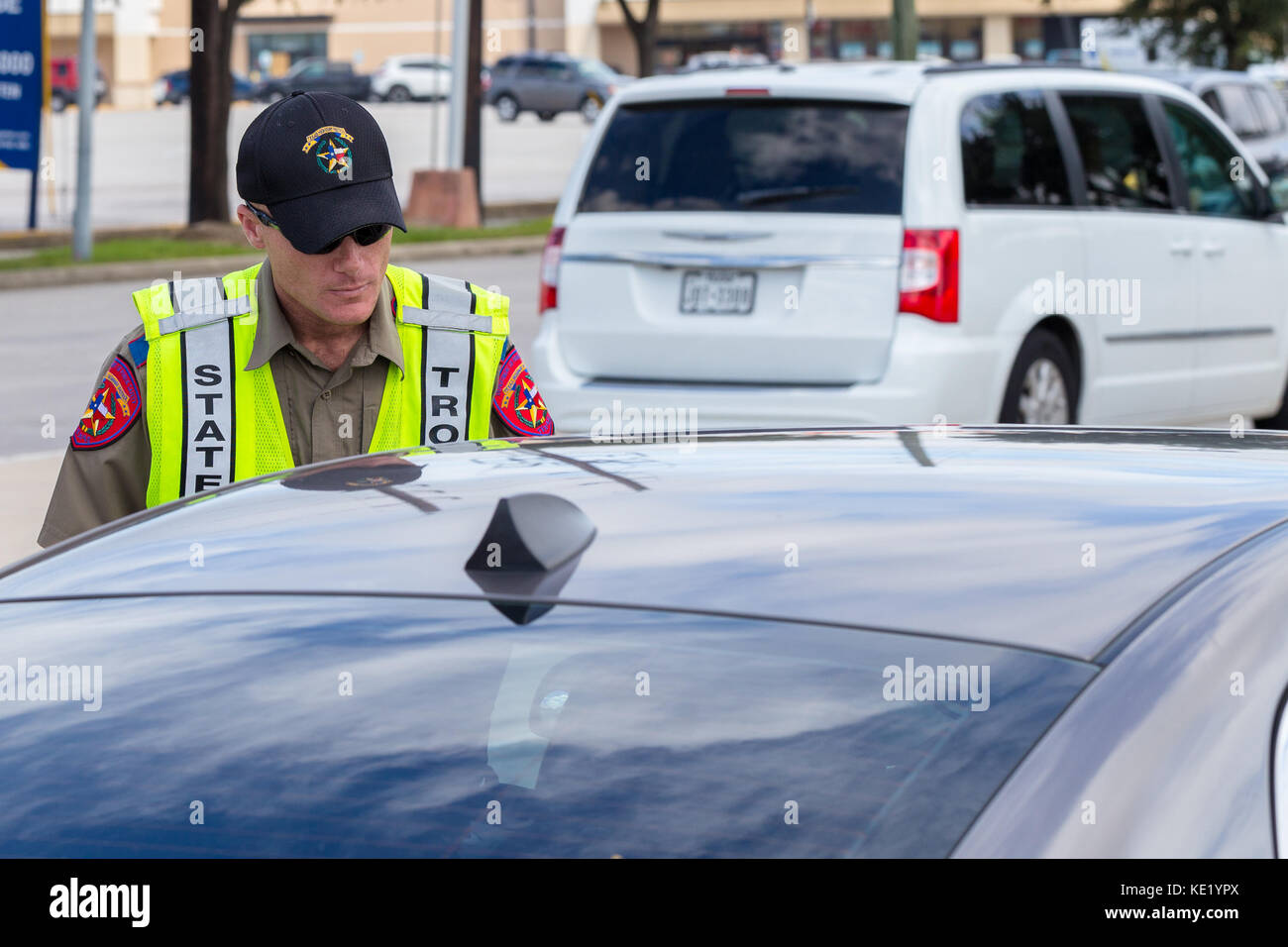 Texas State Trooper speaking with a car drive Stock Photo