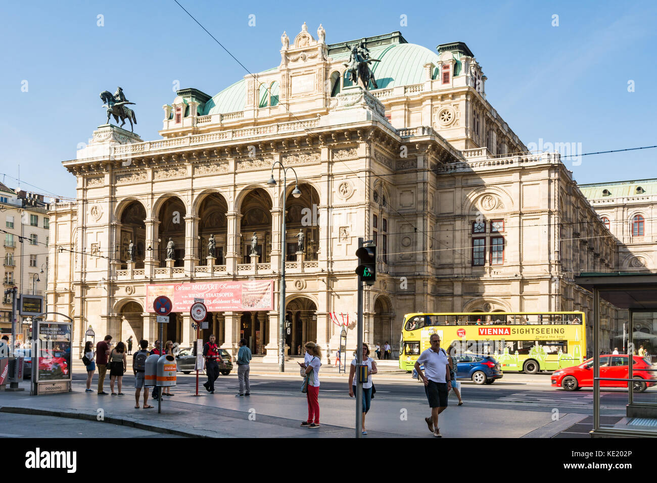 Sightseeing bus austria vienna hi-res stock photography and images - Alamy