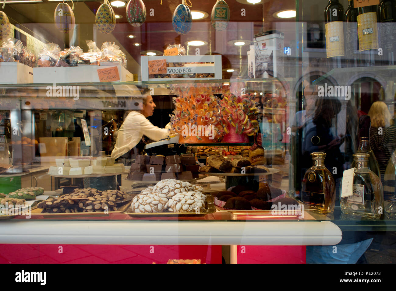 VENICE, ITALY - OCTOBER 7 , 2017: Shop with sweets, view through the window Stock Photo