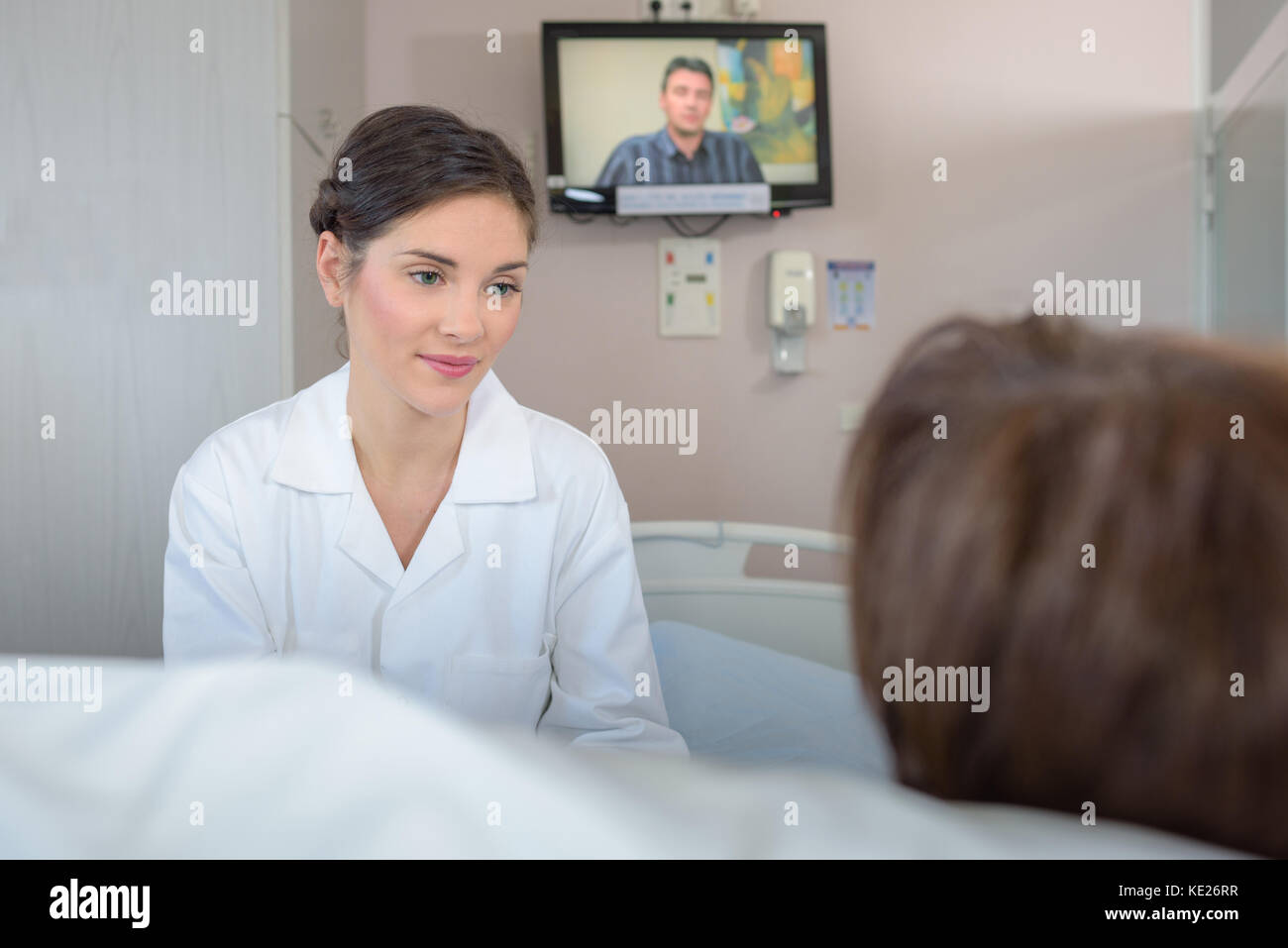 patient watching tv in hospital Stock Photo - Alamy