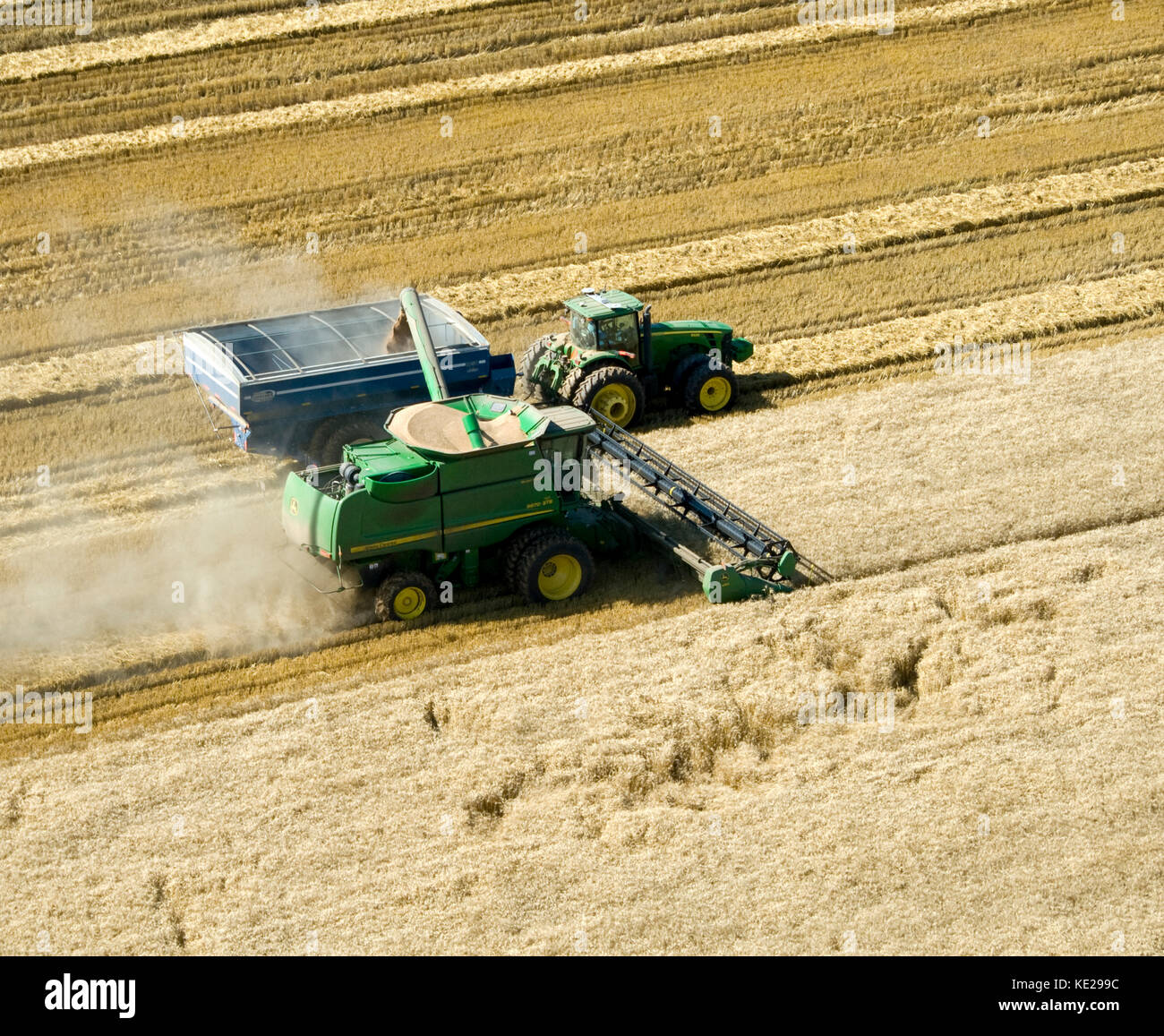 Harvest combine aerial hires stock photography and images Alamy