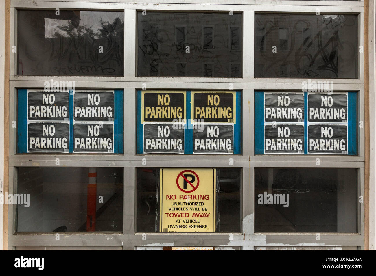No Parking signs in windows of shopfront in Brooklyn, NY Stock Photo Alamy