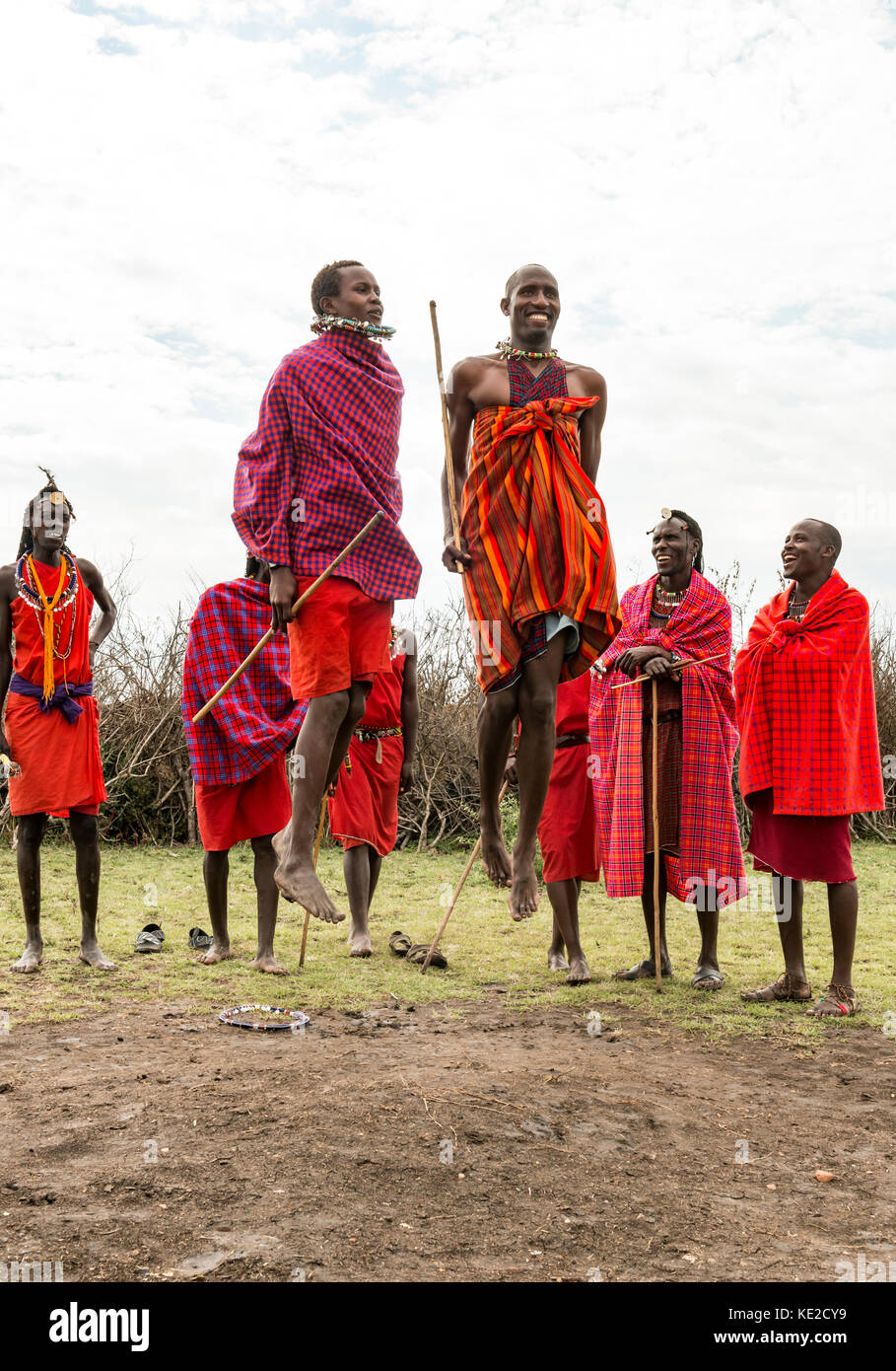 Maasai men dancing and jumping in the Masai Mara, Kenya Stock Photo