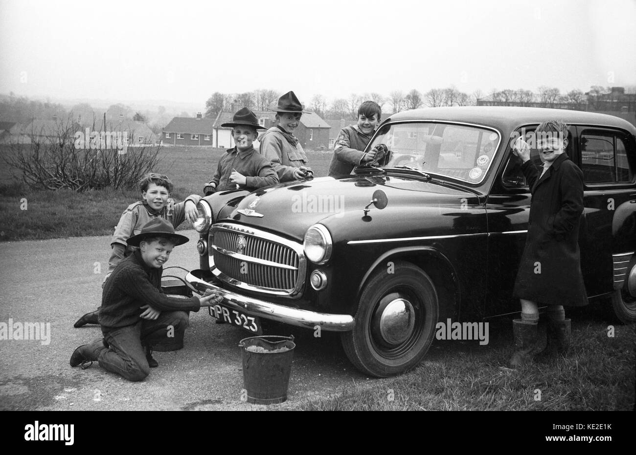 Boy scouts cleaning a Hillman car for bob-a-job week in 1966. boy scouts scouting scout 1960s Britain Uk Stock Photo