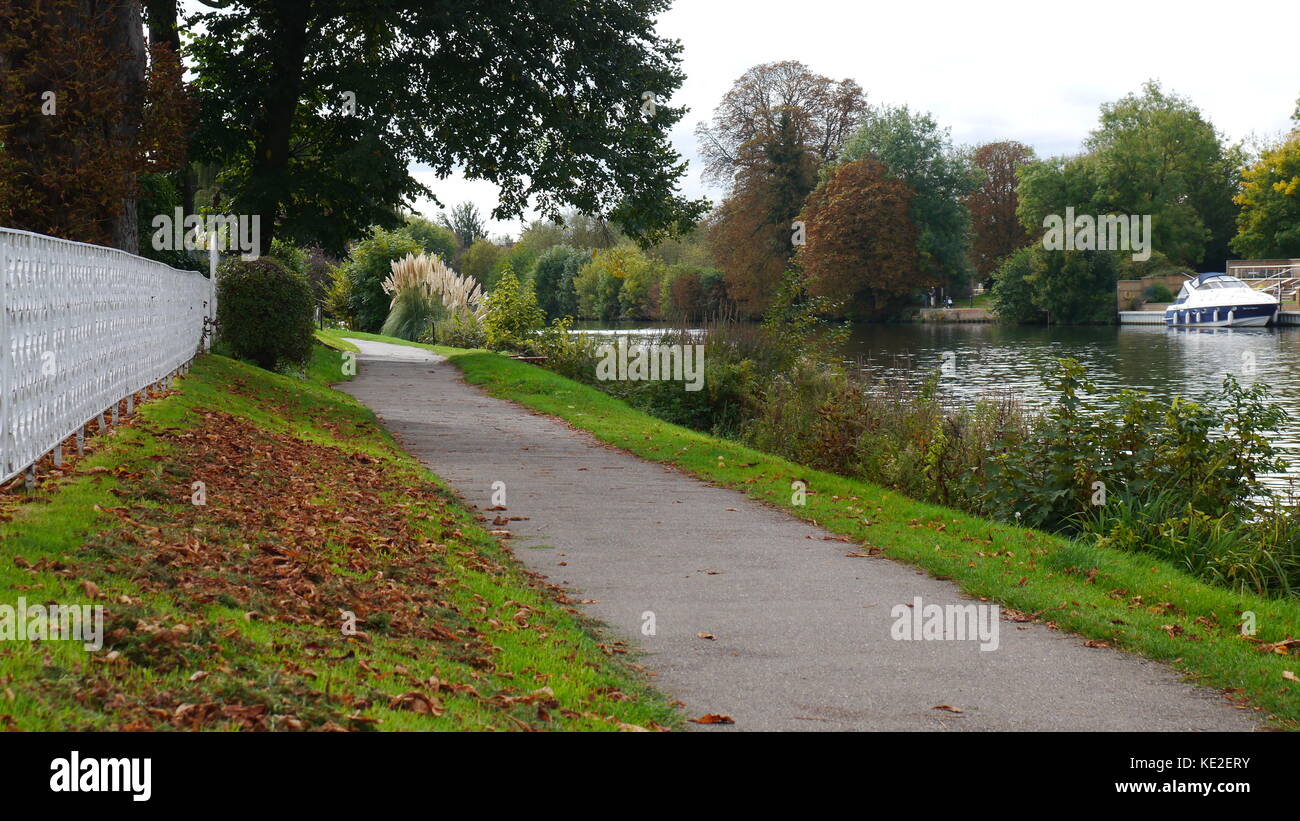 Pathway along the River Thames in Staines on a day in october Stock Photo Alamy