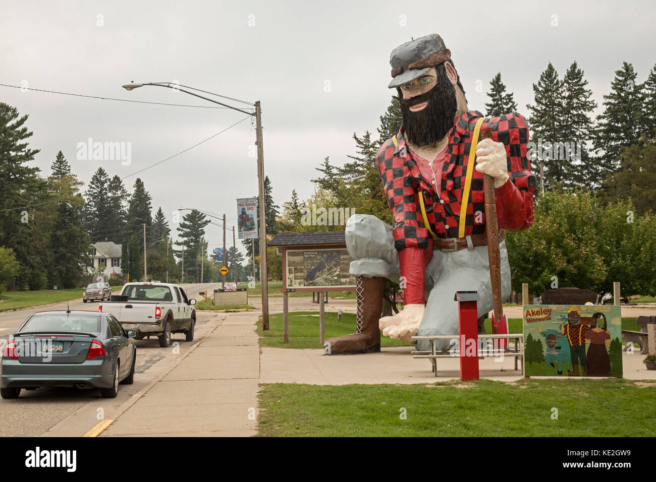 Akeley, Minnesota - A giant statue of Paul Bunyan. Akeley is one of nearly a dozen towns claiming to be the birthplace of the fictional lumberjack. Stock Photo