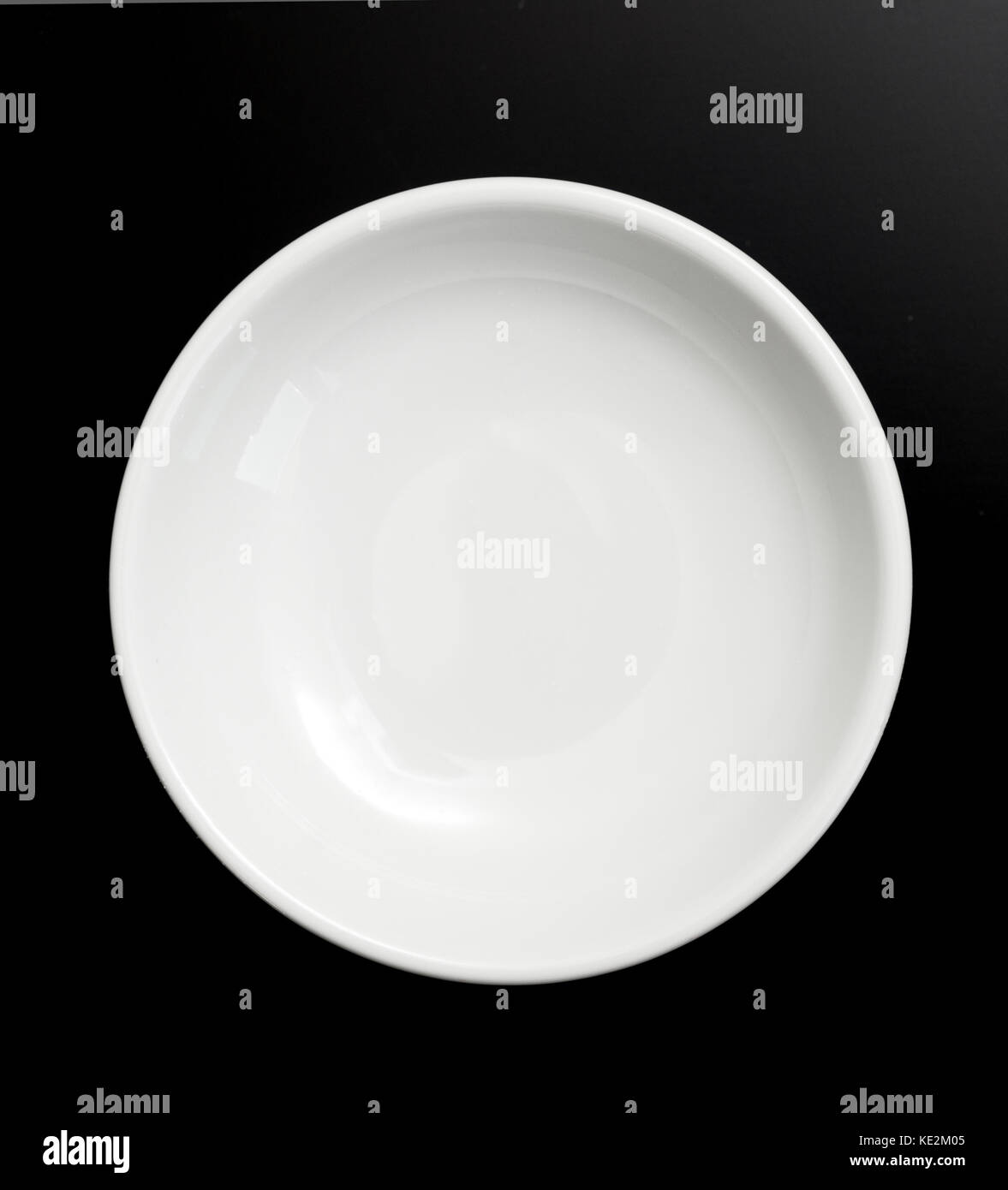 white plate on black background Stock Photo - Alamy