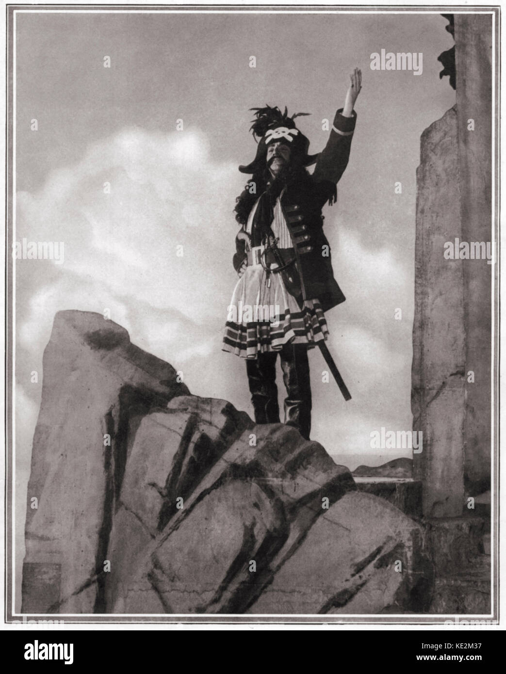 Gilbert & Sullivan 's comic operetta 'The Pirates of Penzance'  - portrait of Darrell Fancourt as the Pirate King. 'For I am a pirate king!' Act I. D'Oyly Carte Opera Company, Season 1926. Librettist William S. Gilbert (1836–1911) and composer Arthur Sullivan (1842–1900). Stock Photo