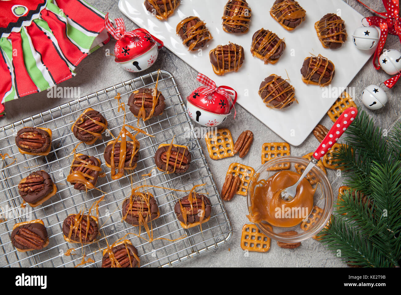 Chocolate Caramel Pecan Pretzel Bites in a jar Stock Photo - Alamy