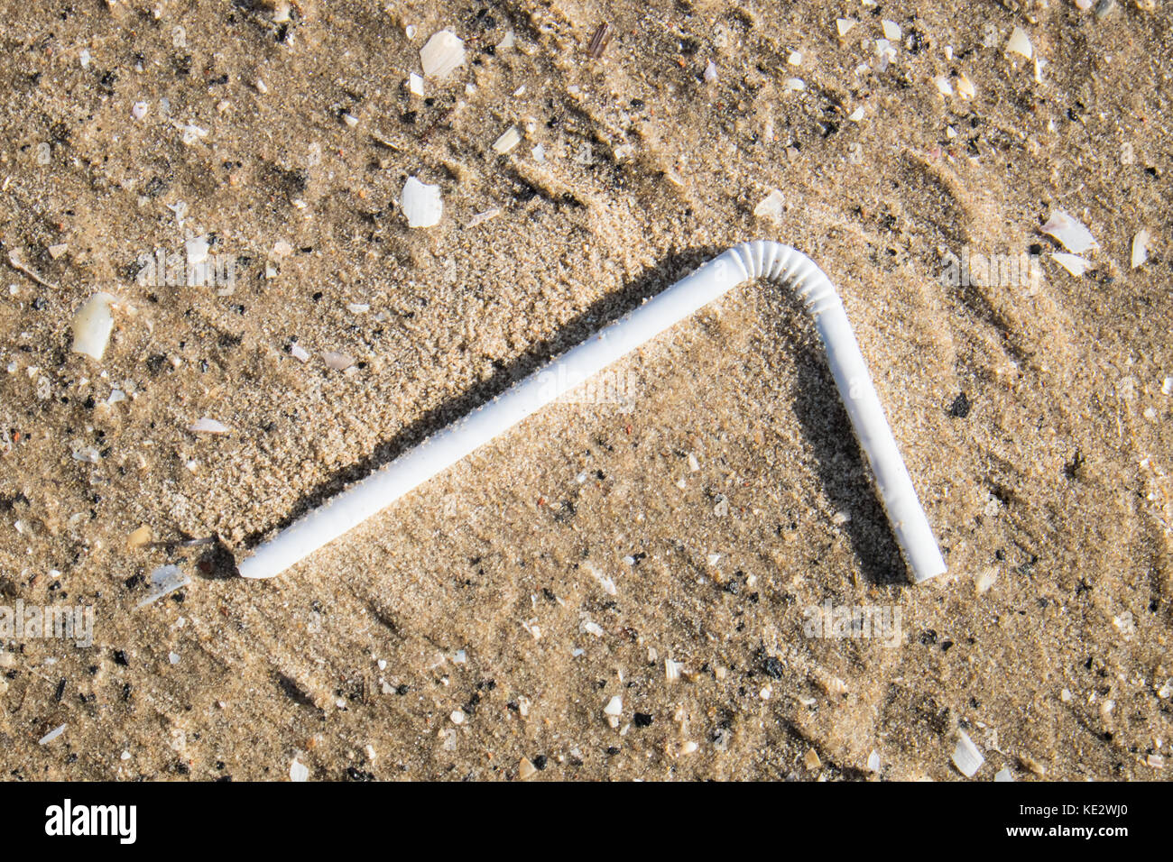 Plastic,pollution,plastic straw,waste,rubbish,washed,up,on,disposable