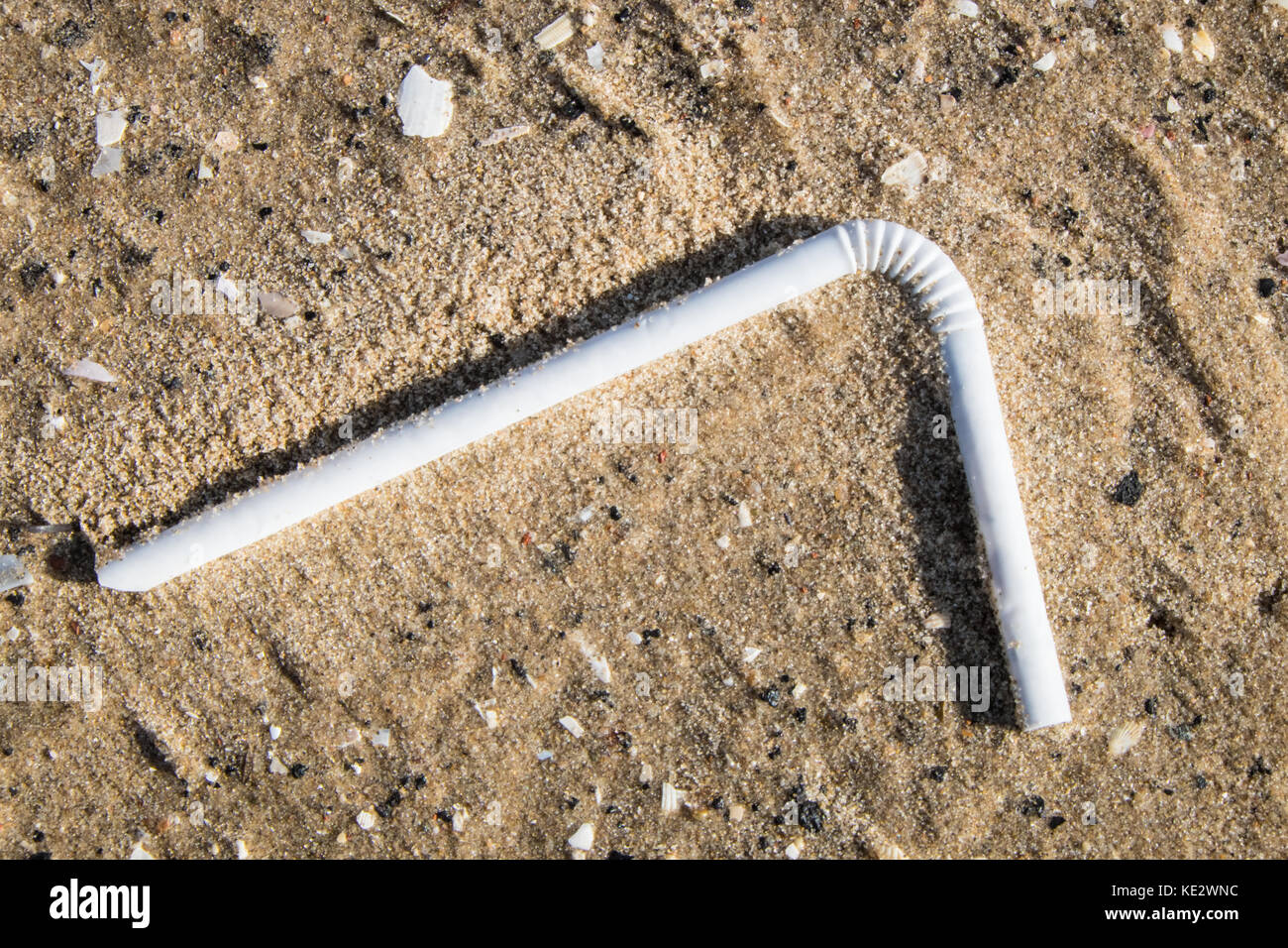 Plastic,pollution,plastic straw,waste,rubbish,washed,up,on,disposable