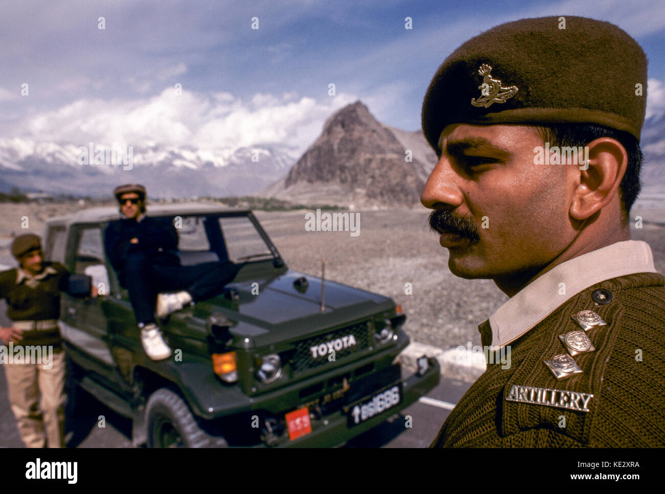 A Pakistani soldier, from an artillery regiment, with Imran Khan (on bonnet of 4x4, Indus Valley near Skardu, Kashmir, Pakistan, 1990 Stock Photo