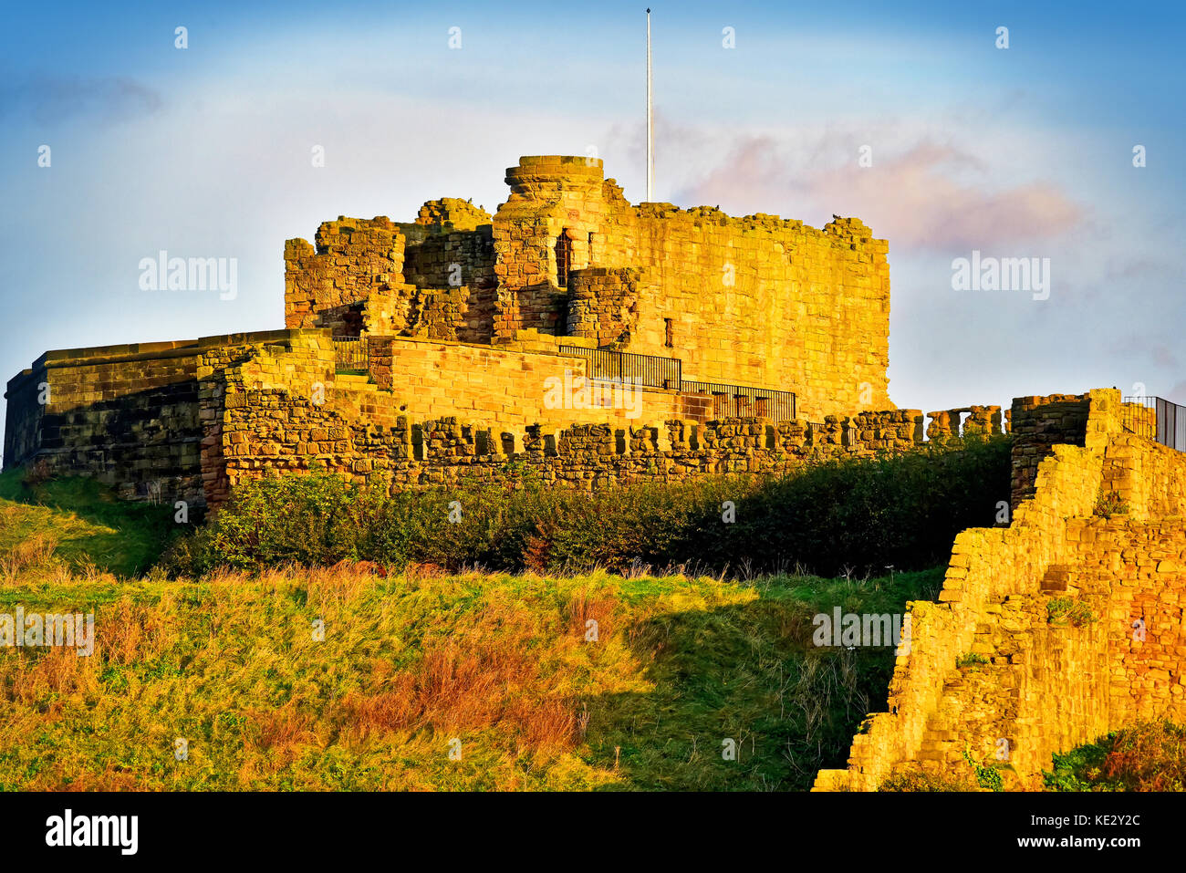 Tynemouth castle and walls just after sunrise Stock Photo Alamy