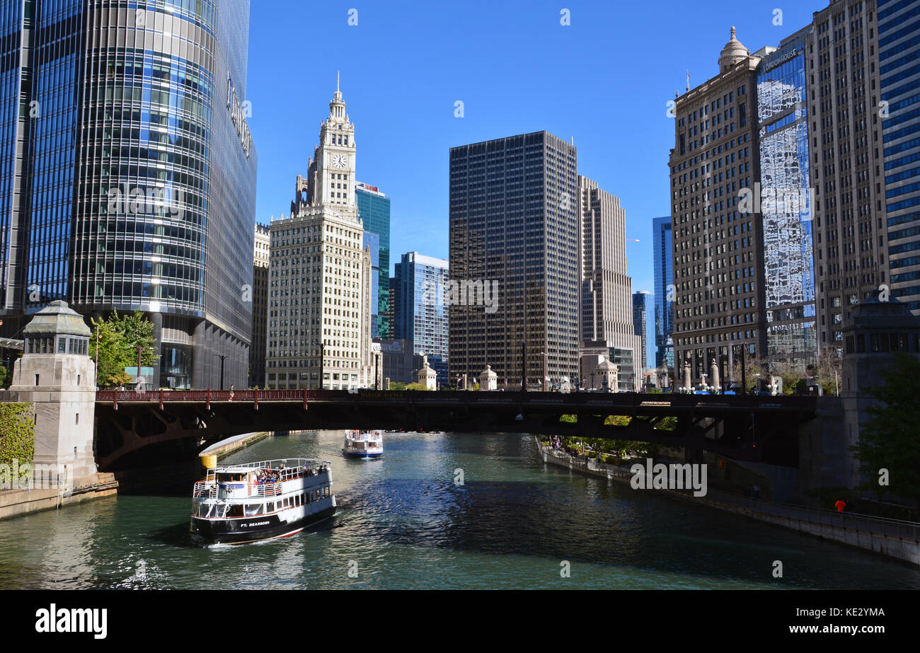 Looking east down the Chicago River towards the Wrigley Building from the State Street Bridge. Stock Photo