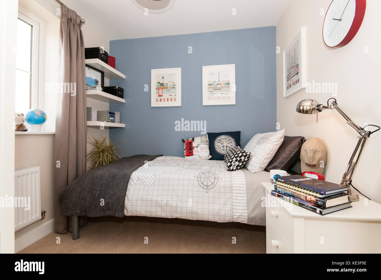 Closeup Of New Bed Comforter With Decorative Pillows Headboard In Bedroom  In Staging Model Home House Or Apartment Stock Photo - Download Image Now -  iStock