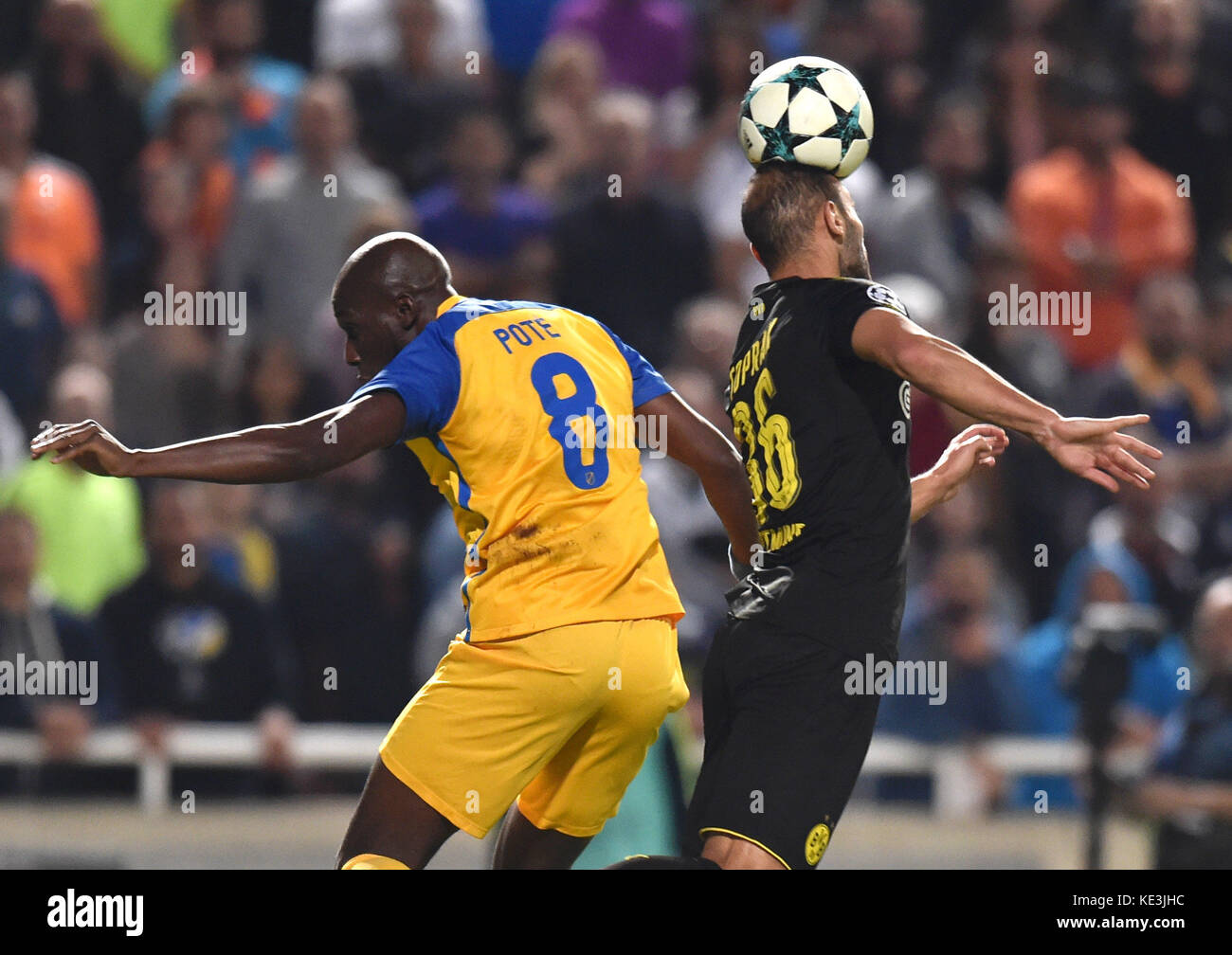 Nicosia, Cyprus. 17th Oct, 2017. Apoel's Michael Pote (L) vies for the ball during the 2017-2018 Champions League match against Bortussia Dortmund in Nicosia, Cyprus, Oct. 17, 2017. The match tied 1-1. Credit: Sakis Savvides/Xinhua/Alamy Live News Stock Photo