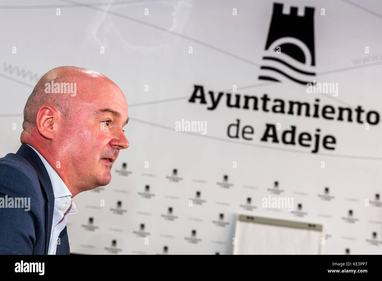 Adeje, Tenerife, Canary Islands, Spain. 18 October 2017. Mr Tim Hemmings, Deputy Head of Mission, British Embassy, at the Adeje Cultural Centre, in a press briefing before meeting with British expats to talk about the implications for them with regards to the ongoing Brexit negotiations. ©Phil Crean Credit: Phil Crean A/Alamy Live News Credit: Phil Crean A/Alamy Live News Stock Photo