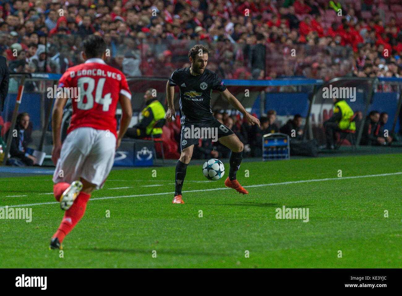Lisbon, Portugal. 18th Oct, 2017. October 18, 2017. Lisbon, Portugal. Manchester UnitedÕs forward from Spain Juan Manuel Mata (8) during the game of the 3rd round of the UEFA Champions League Group A, SL Benfica v Manchester United FC Credit: Alexandre de Sousa/Alamy Live News Stock Photo