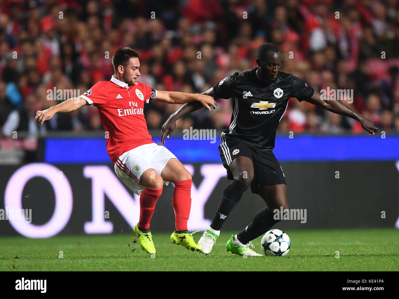 Lisbon. 18th Oct, 2017. Manchester United's Romelu Lukaku (R) vies with  Benfica's Andrija Zivkovic during the third round match of Group A of 2017- 18 UEFA Champions League between Benfica and Manchester United