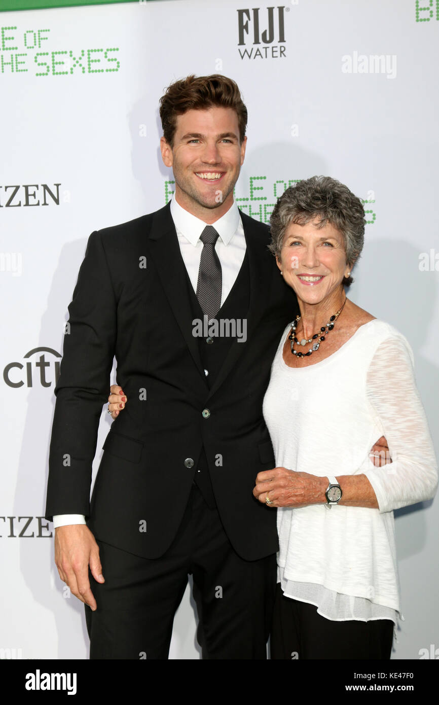 Los Angeles premiere of 'Battle of the Sexes' at the Village Theater - Arrivals  Featuring: Austin Stowell, Elizabeth Stowell Where: Westwood, California, United States When: 16 Sep 2017 Credit: Nicky Nelson/WENN.com Stock Photo