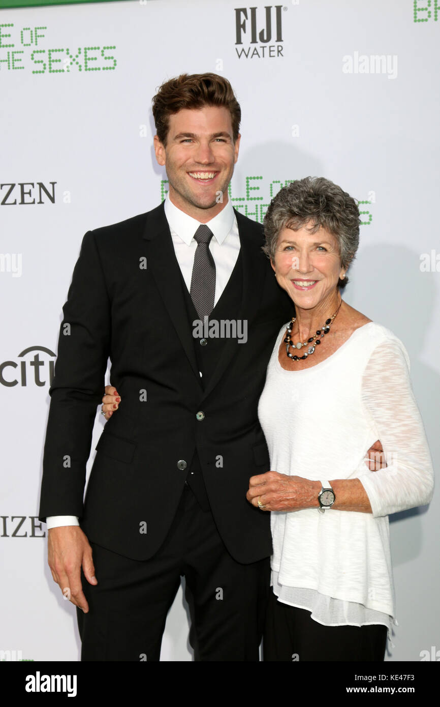 Los Angeles premiere of 'Battle of the Sexes' at the Village Theater - Arrivals  Featuring: Austin Stowell, Elizabeth Stowell Where: Westwood, California, United States When: 16 Sep 2017 Credit: Nicky Nelson/WENN.com Stock Photo