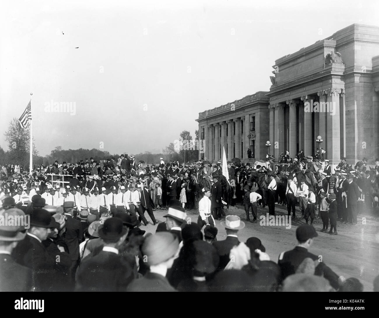 Students from Sumner High School march past the Jefferson Memorial ...