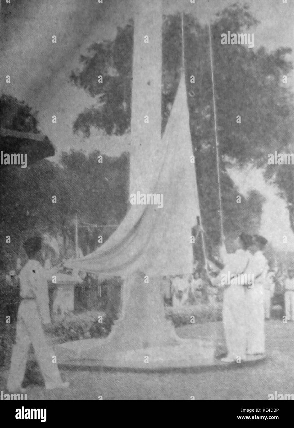 Flag raising ceremony Suara Indonesia 21 Aug 1953 p1 Stock Photo