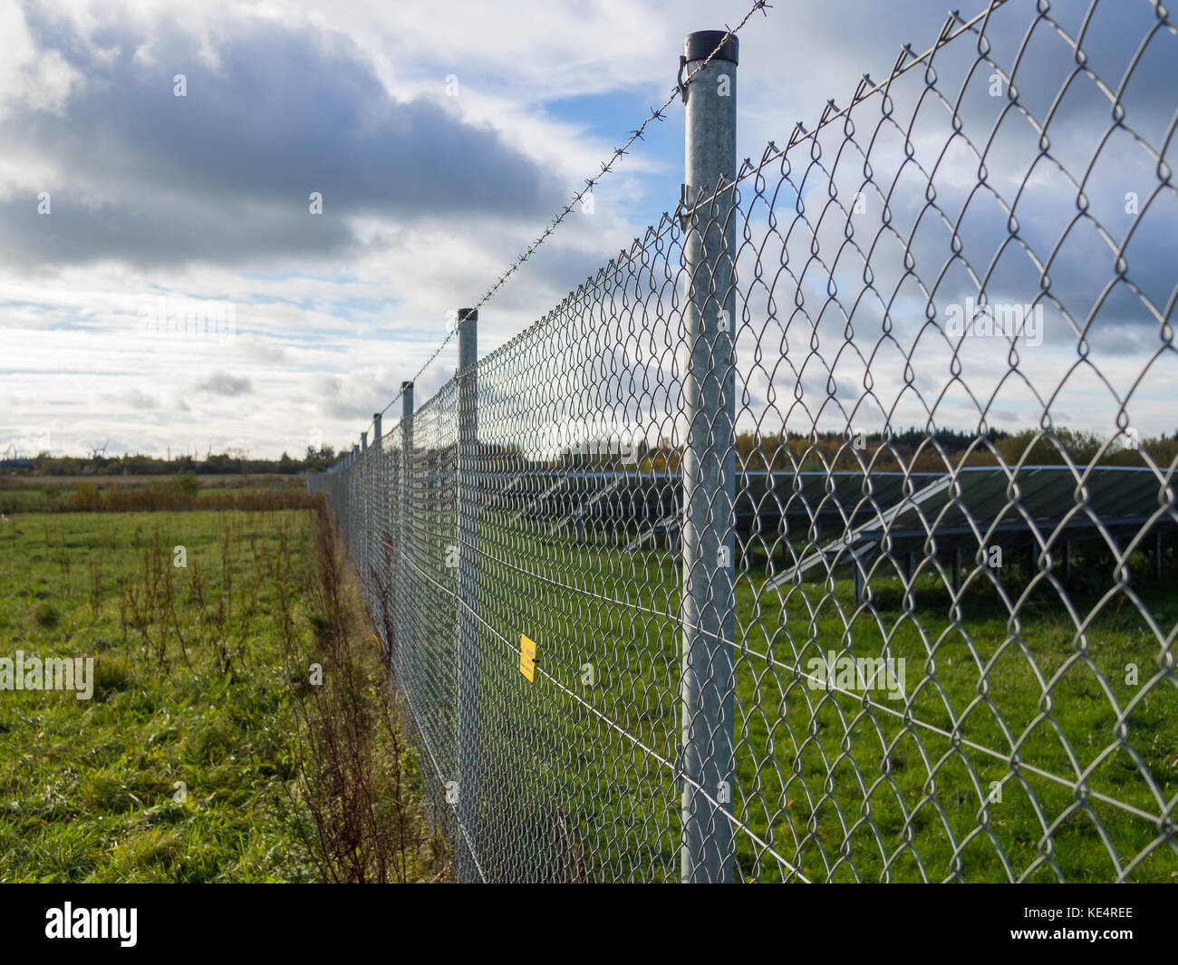 Metal farm fence hi-res stock photography and images - Alamy