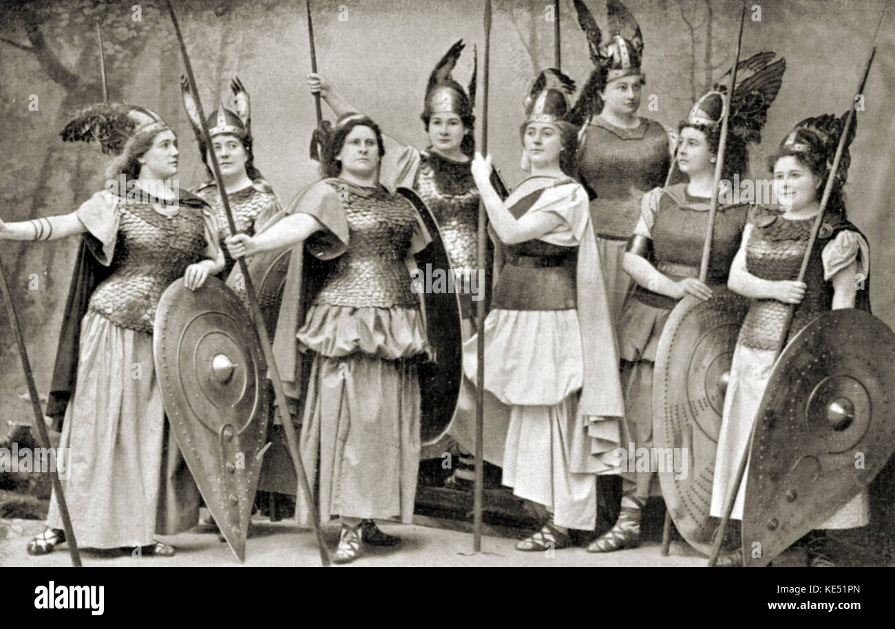 Richard Wagner 's opera 'Die Walküre' - Act III, a group of Valkyries. Part of 'Der Ring des Nibelungen' ('The Ring Cycle').  Le Théâtre, December 1899. Valkyrie / Walkyrie.  L-r: Adrienne Osborne, Johanna Dietz, Louise Reuss - Belce, Ernestine Schumann - Heinck, Elsa Breuer, Marie Brandis, Marion Weed, Joséphine Artner. Stock Photo