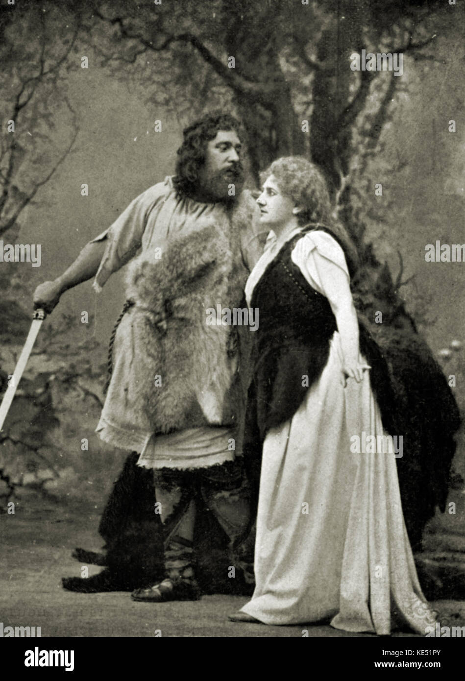 Richard Wagner 's opera 'Die Walküre' - Burgstaller as Siegmund and Rosa Sucher as Sieglinde. Part of 'Der Ring des Nibelungen' ('The Ring Cycle').  Le Théâtre, December 1899. Valkyrie / Walkyrie Stock Photo
