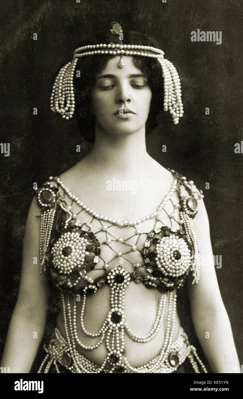 Maud Allan in Richard STRAUSS '  'Salome'.  Opera premiered 1905. Canadian actress and dancer. b. circa 23 April 23 1873 (?) - 7 October 1956 R.S.:German composer and conductor. 11 June 1864 - 8 September 1949. Stock Photo
