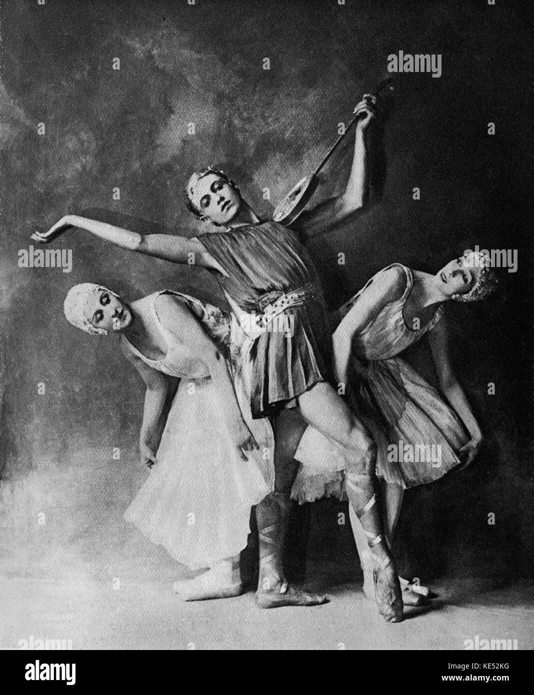 Serge Lifar, Cerniseva and Dobrowska in the ballet 'Apollon Musagète'. Choreography Balanchine (European production) and music by Igor Stravinsky, 1928. Première in New York (choreography Bolm). SL: Russian-French dancer, choreographer, director and writer, 1905-1986. Stock Photo